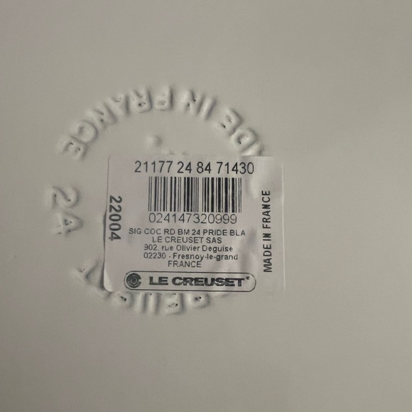 Le Creuset 4.5qt Pride Dutch Oven - Picture 4 of 8